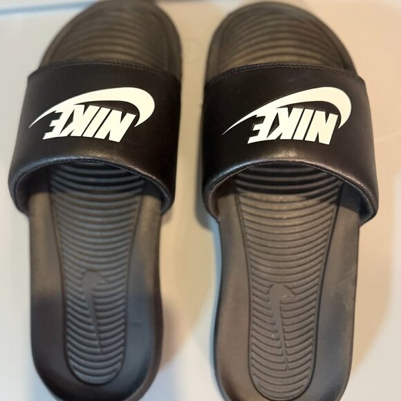 SIZE 8/9 Women's Black Nike Victori One Slide Sandals - NEW withoout box - Picture 2 of 13